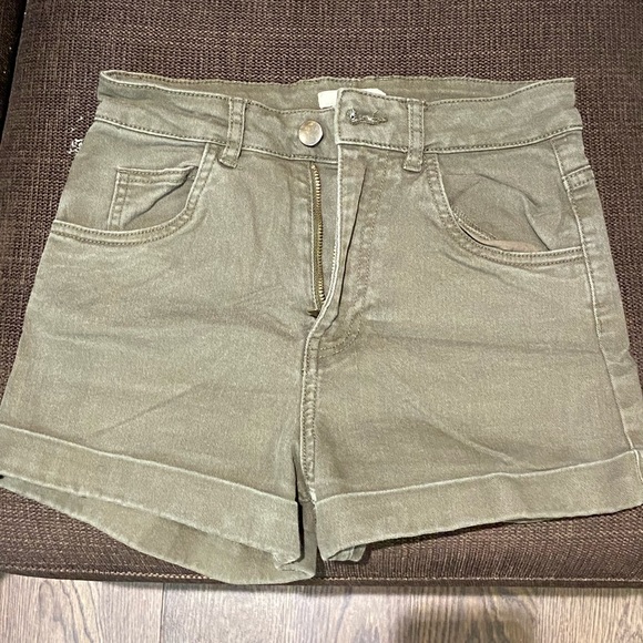 3 for $20 H&M shorts - Picture 3 of 3